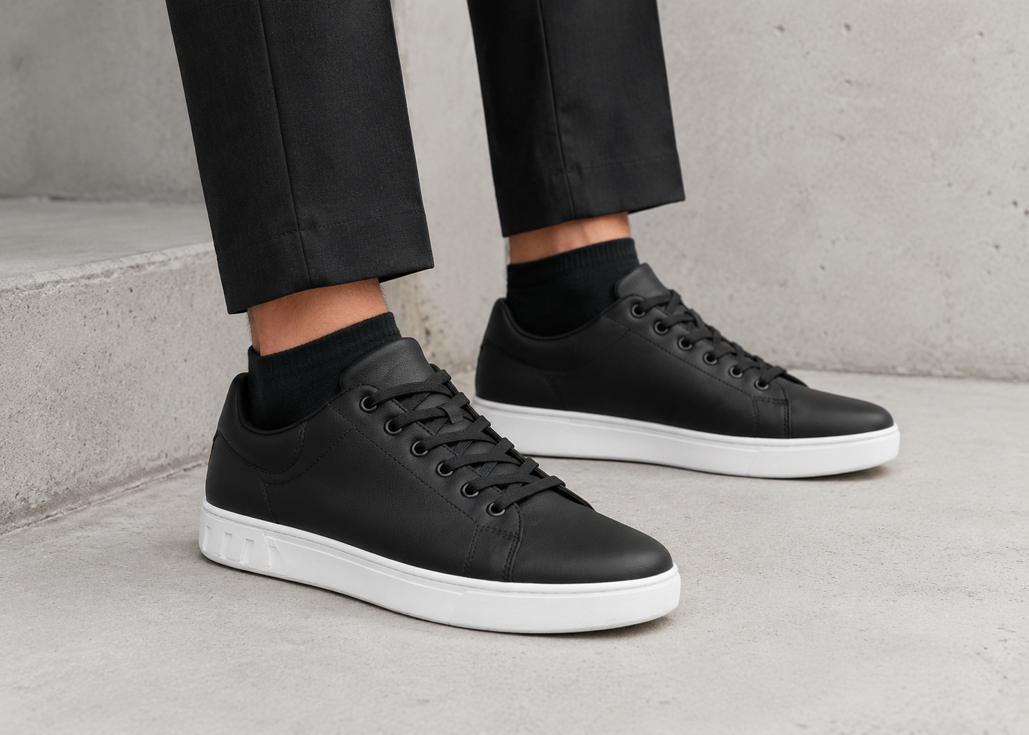 Avignon Low Top Lace-Up Sneakers